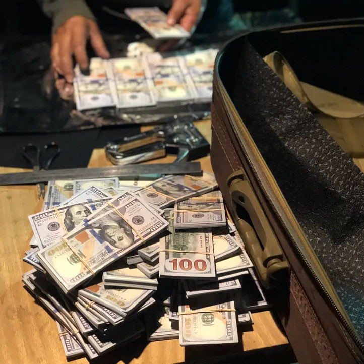 🇲🇱Aéroport Président Modibo Keita : 34 800 $ saisis sur un passager

La Brigade de l’Escale de la Douane malienne a intercepté 34 800 $ dissimulés dans la valise d’un voyageur étranger en partance. Le passager, qui avait déclaré n’avoir rien à signaler, a été confondu grâce à la