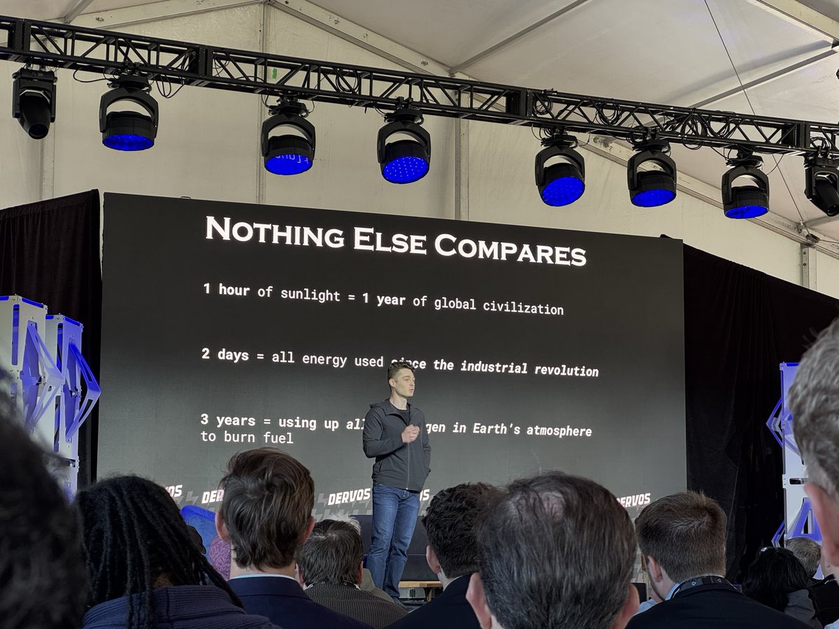 garencheckley's tweet image. Memes + data = Elon-type keynote by @JessePeltan at #dervos @DER_Task_Force 

These charts get me energized 🤪