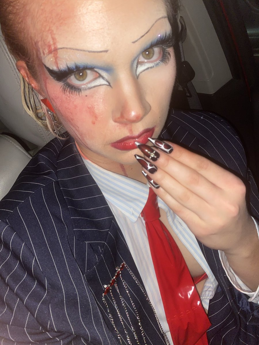 lightdontstopme's tweet image. Also I made an account for my drag if ur interested @good_time_marlie on insta ❤️‍🔥🚬 (I will be forcing the public to listen to idkhow and Joywave in my performances)