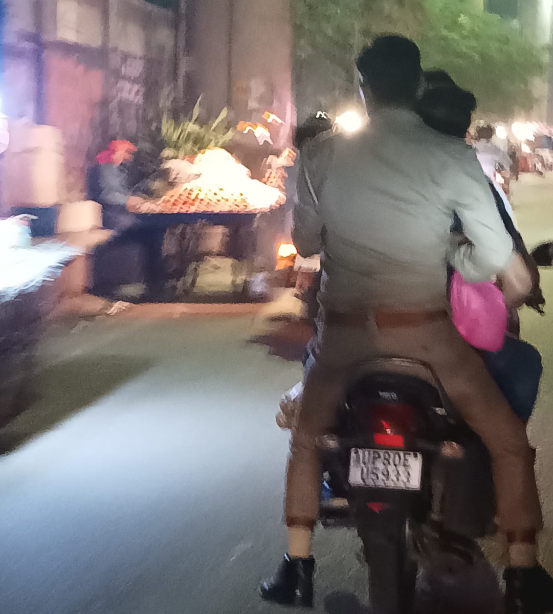ArpitKumarMSW's tweet photo. Aisi kon si majburi h ki 3 logo ko baith k jaana pad ha hai @Uppolice @lkopolice location alambagh thana https://t.co/ccV1tED2W3