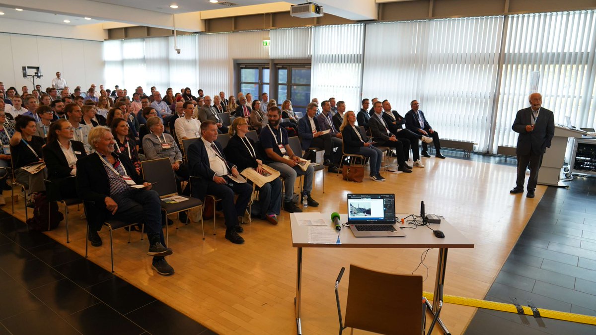 🌟 Die #MET2025 brachte 250 Teilnehmende nach Bochum. Highlights: Der Auftakt im Planetarium, spannende Firmenbesuche, Fachbeiträge zu Mikroskopie &amp; Digitalisierung sowie Preisverleihungen &amp; Feiern bis Mitternacht prägten die Tagung.  
➡️Zum Nachbericht: ow.ly/eexR50XcSxc