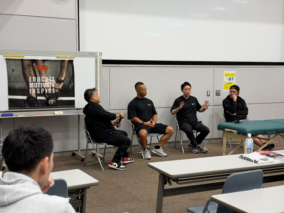 Perform Better Japan Summitがいよいよ開幕しました。初日はプレカンファレンスです。

北島康介さんのスイマー時代の既往歴やパフォーマンスを小泉圭介さん、現在の状態やトレーニングプログラムを桂良太郎さんにお話いただき、私が機能評価を実演する流れで進みました。