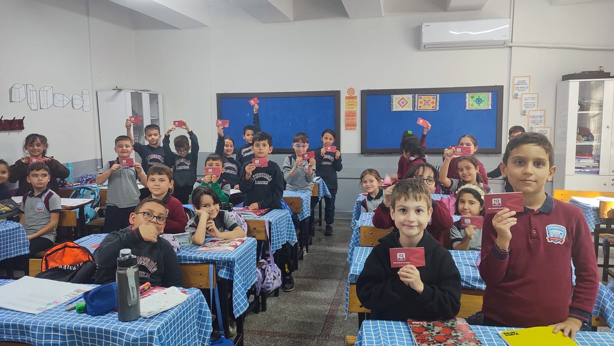 Şehzadeler İlçesi,Akşemseddin Ortaokulu öğrencilerine 112’nin hangi durumlarda aranması hakkında bilgi verilerek ayrıca orman yangınları ve risk faktörleri ile ilgili farkındalığın arttırılmasına yönelik bilgilendirme yapılmak suretiyle 112 tanıtıcı materyalleri hediye edilmiştir
