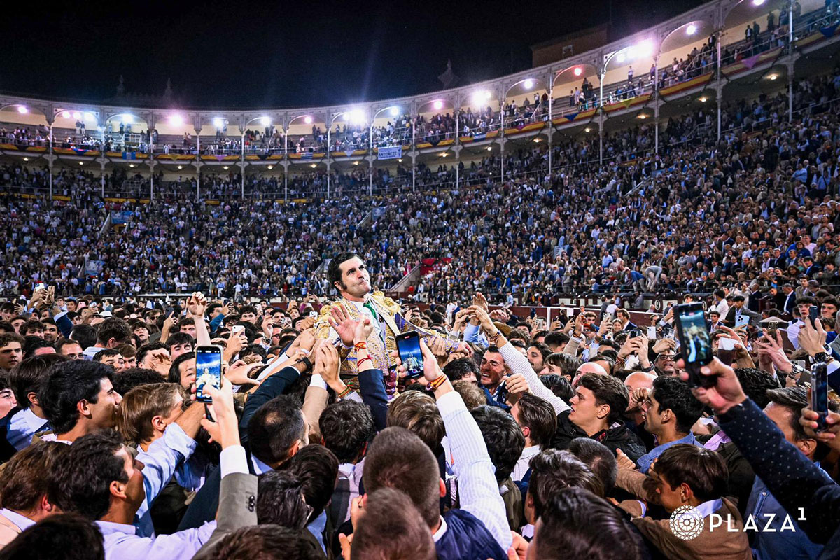 LasVentas's tweet photo. [📺 𝗧𝗘𝗟𝗘𝗩𝗜𝗦𝗜𝗢́𝗡] ¡Vuelve a ver la histórica corrida de la #Hispanidad2025! @telemadrid emite de nuevo la histórica cita este sábado, a las 18:00h. 

🔗 https://t.co/3Dr7PnNxzA https://t.co/xtdmYy8y6w