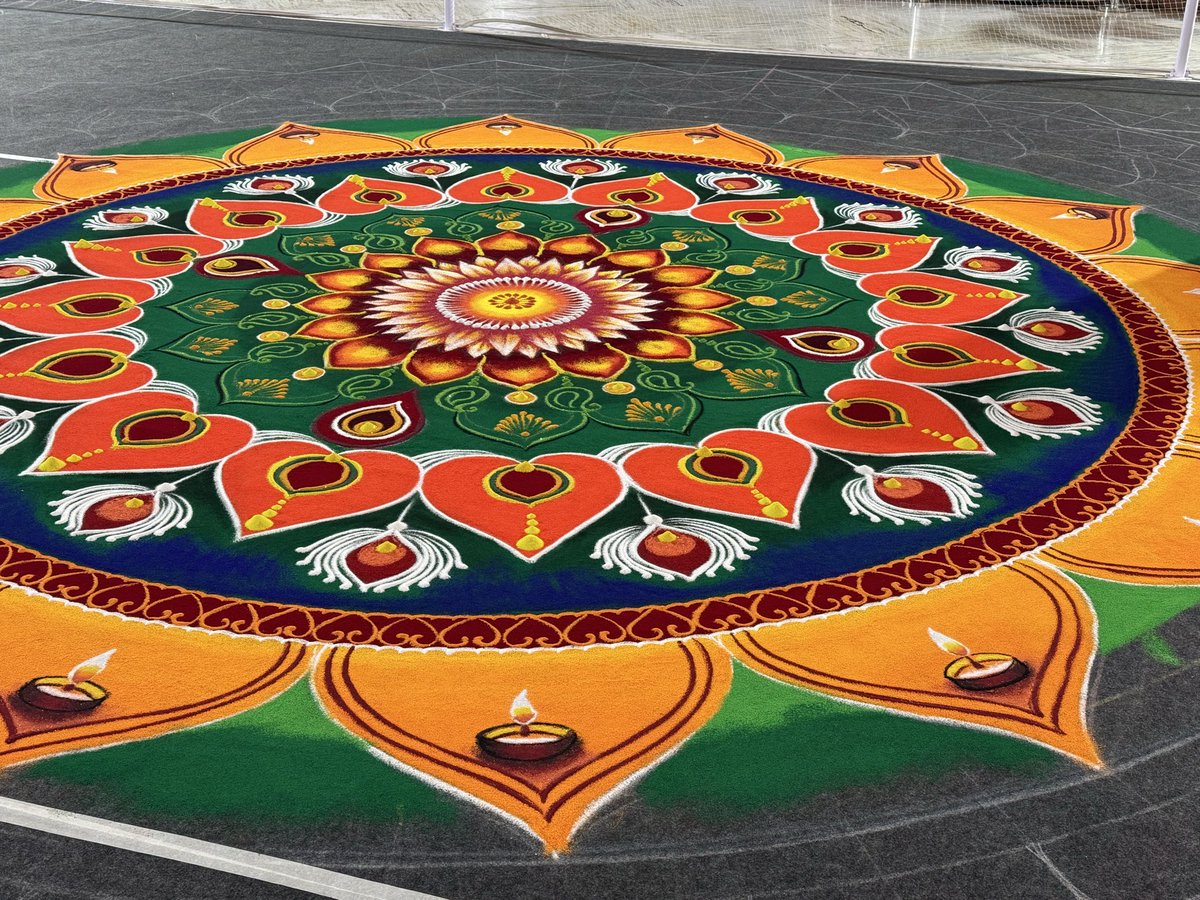 vamdirect's tweet image. Hand crafted has a premium 
Hand crafted is beautiful 
Hand crafted is sought after 
Hand crafted has skills that transcend generations 
Hand crafted has quality 

Hand craft your portfolio by mixing red, amber and green. 
#Diwali2025 #AssetAllocation #investing