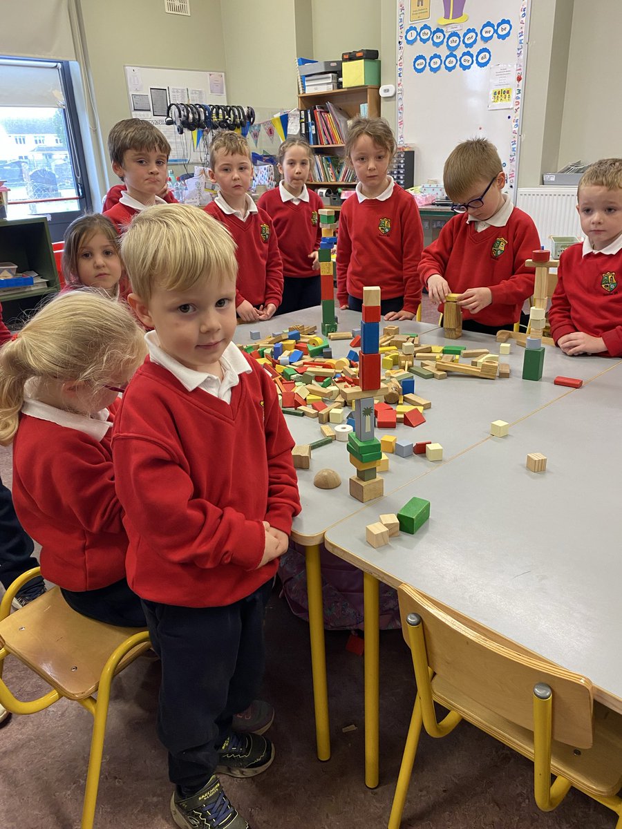 DuallaNS's tweet image. More Maths Week activities from Junior &amp;amp; Senior Infants. We held our annual Longest Cube Snake and Tallest Block Tower competitions today. #IUseMaths #MathsWeek2025 @mathsweek