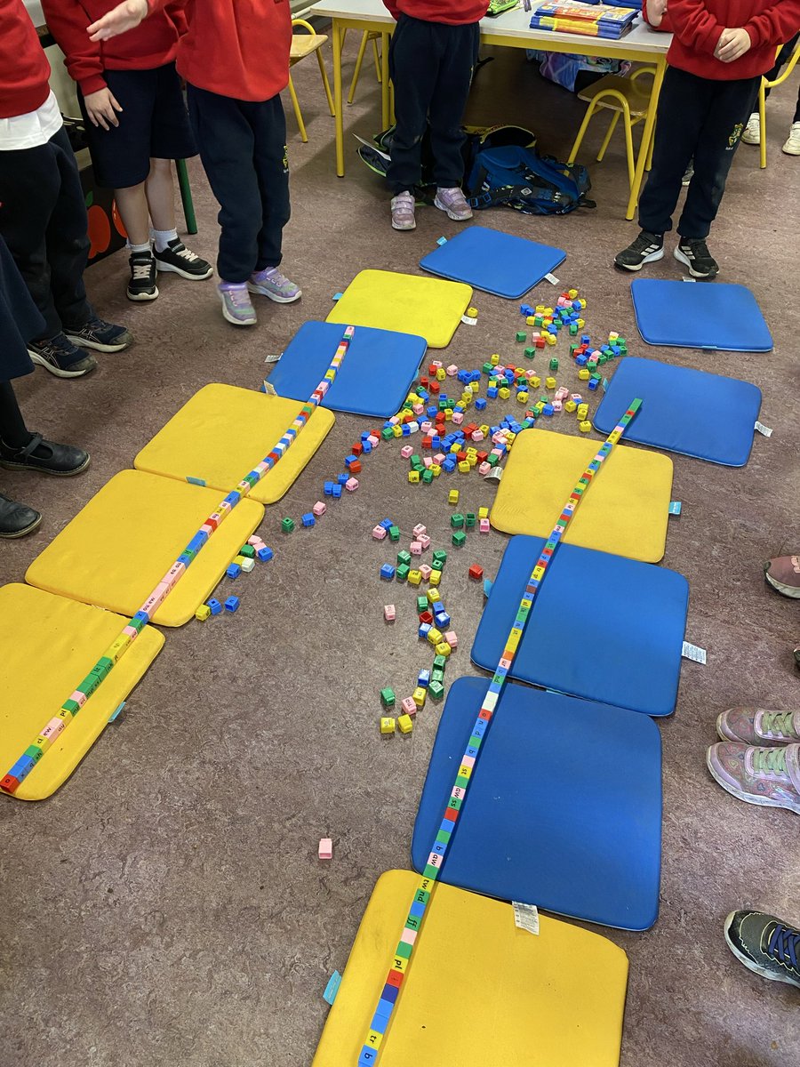 DuallaNS's tweet image. More Maths Week activities from Junior &amp;amp; Senior Infants. We held our annual Longest Cube Snake and Tallest Block Tower competitions today. #IUseMaths #MathsWeek2025 @mathsweek