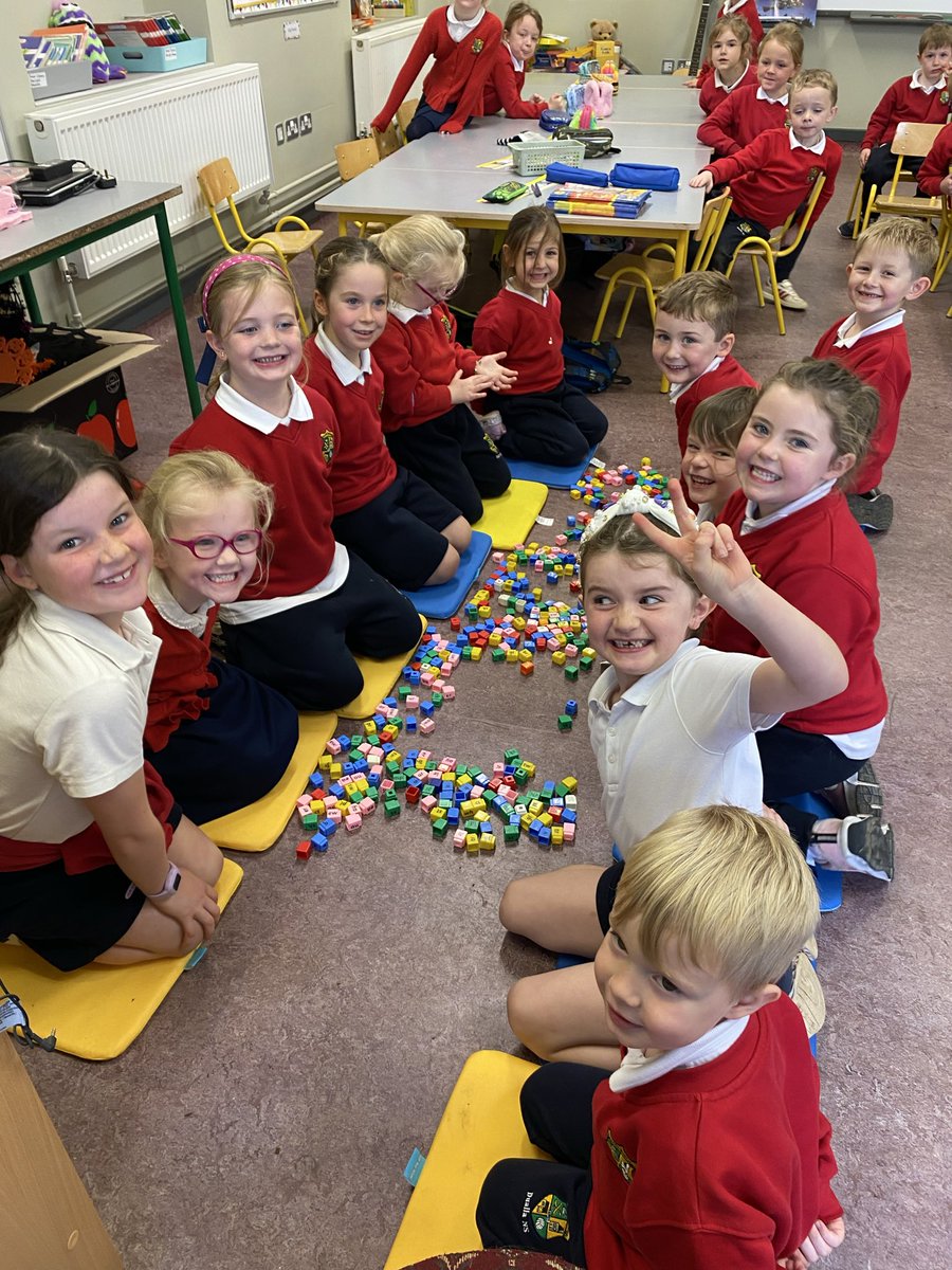 DuallaNS's tweet image. More Maths Week activities from Junior &amp;amp; Senior Infants. We held our annual Longest Cube Snake and Tallest Block Tower competitions today. #IUseMaths #MathsWeek2025 @mathsweek