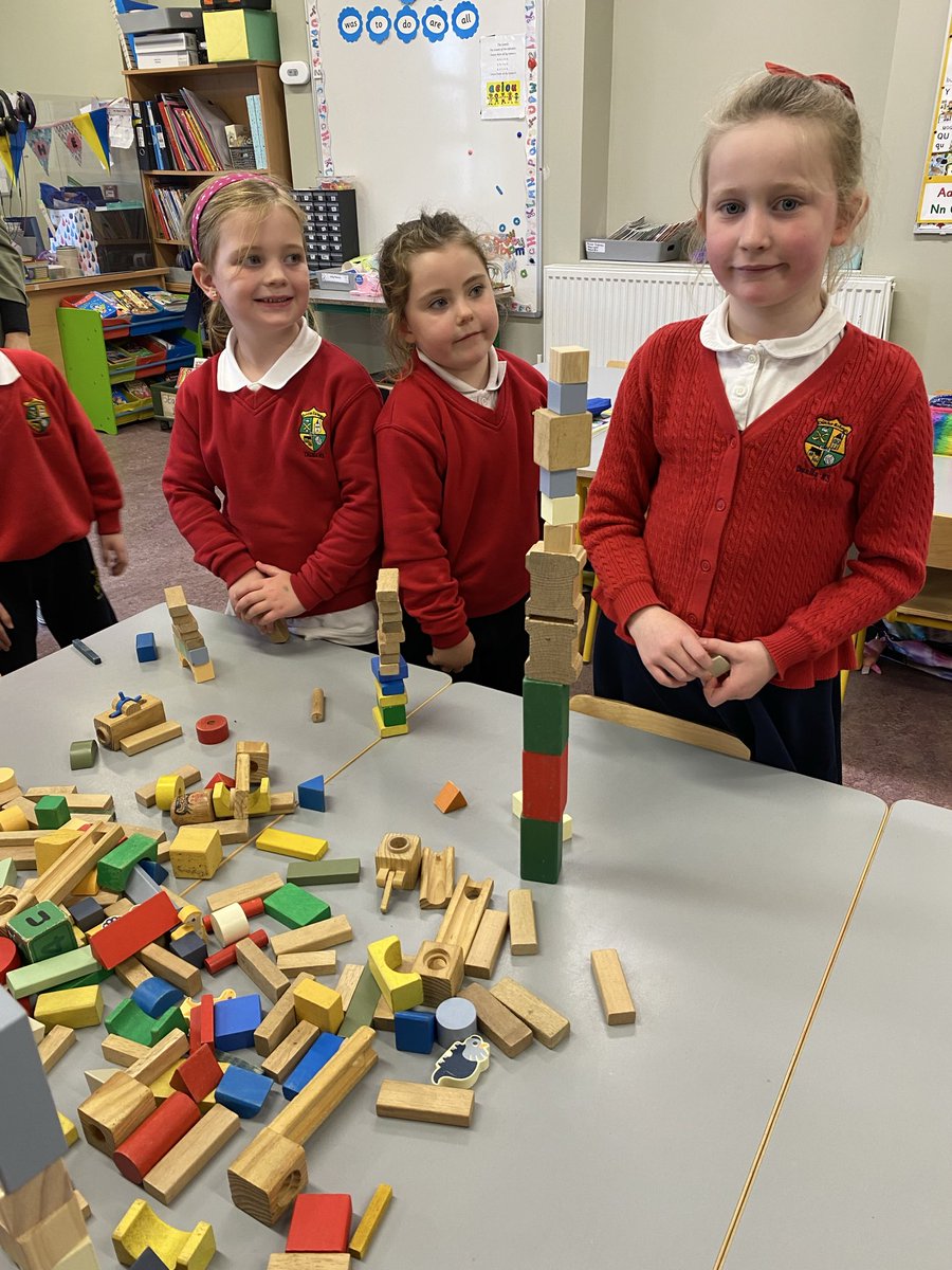 DuallaNS's tweet image. More Maths Week activities from Junior &amp;amp; Senior Infants. We held our annual Longest Cube Snake and Tallest Block Tower competitions today. #IUseMaths #MathsWeek2025 @mathsweek
