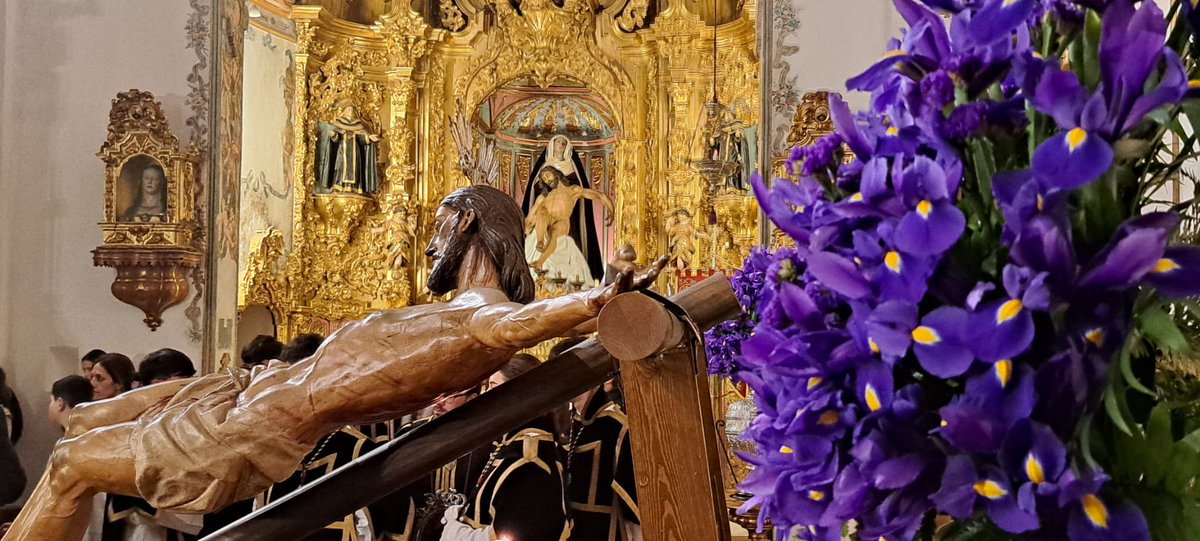 jasotillob's tweet photo. Un mes de silencio,de abismo sin tu voz.Siento mi alma rota,como el cuerpo sin vida que acoge Ntra.Sra de la Piedad,pero la Misericordia mi Stmo.Cristo nos une;Él te ha devuelto al Padre y tu amor me sostiene como el sudario en la Sagrada Mortaja. DEP que la luz que nunca muere🙏 https://t.co/K3Asuo6bLU
