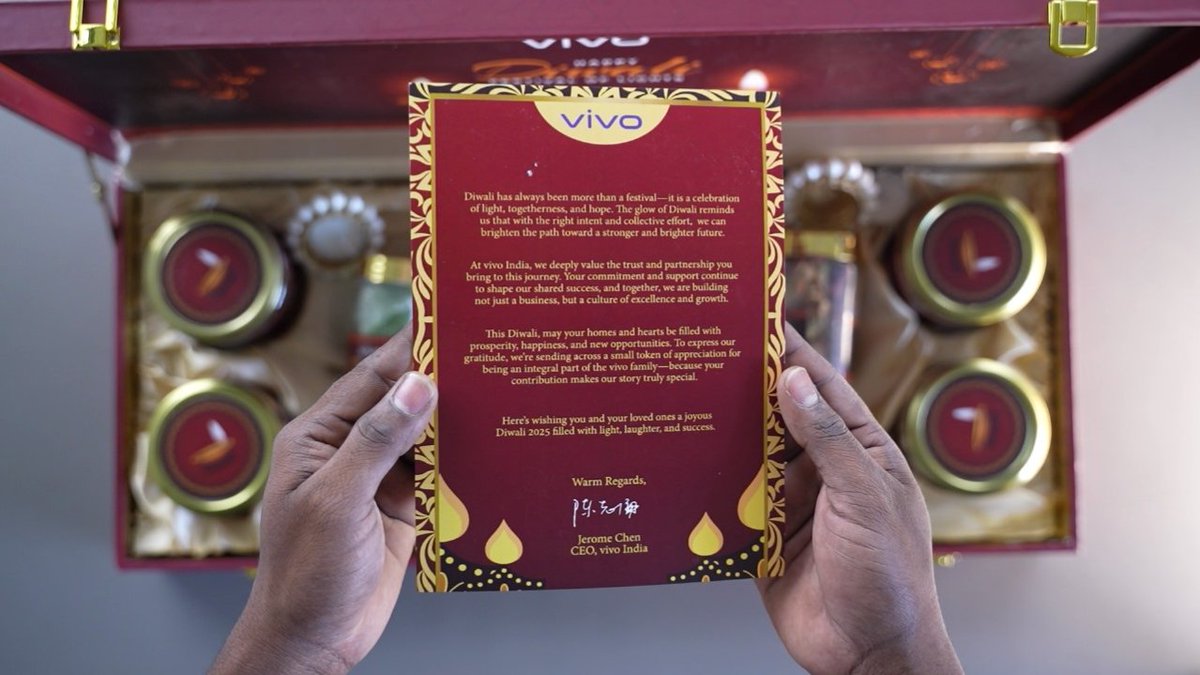 Festive unboxing time 🎁💥
Huge thanks to <a href="/Vivo_India/">vivo India</a> for sending over this amazing Diwali gift box , truly made the celebration special! 💙
#VivoIndia #DiwaliGift #Diwali2025