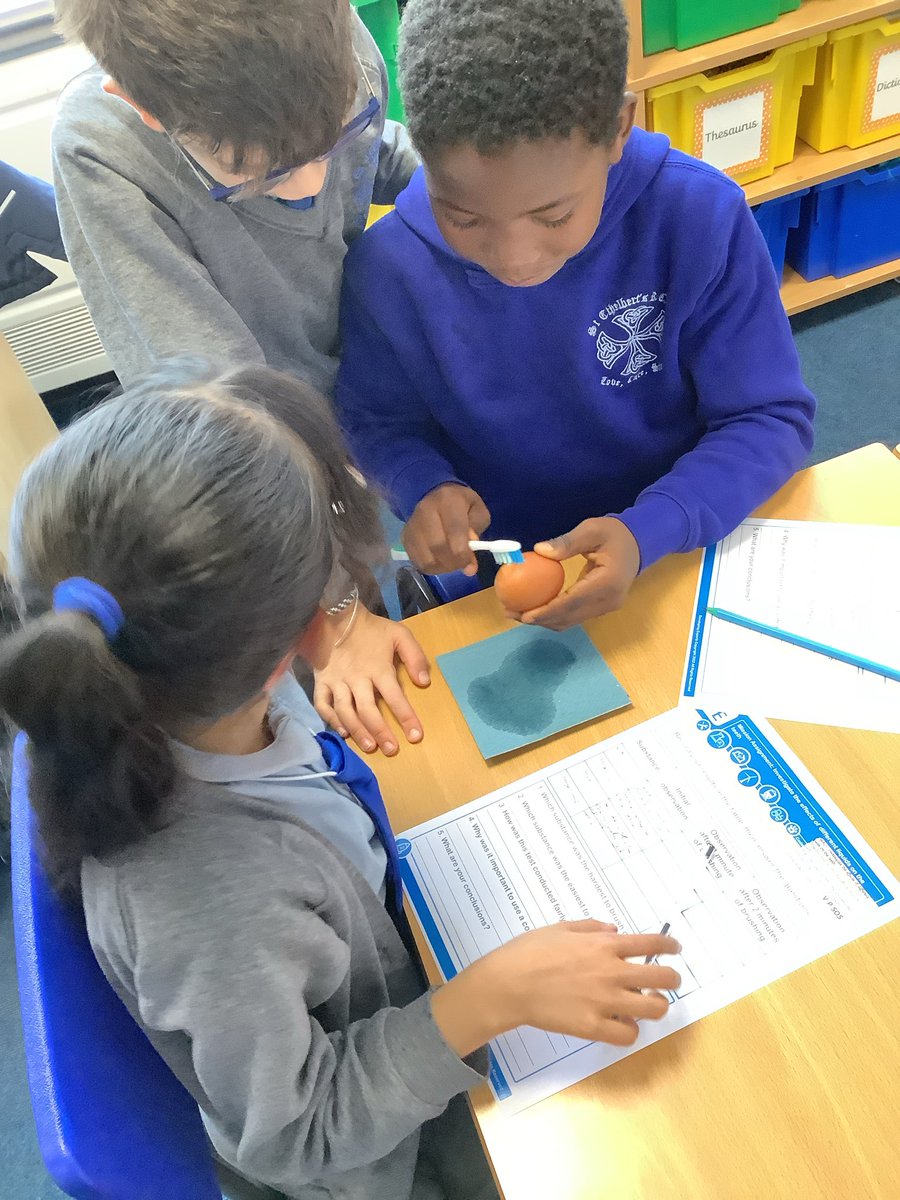 StEthelbertsRCP's tweet image. @DevelopExperts Here is Y4 investigating the effects of different liquids on the teeth. #makechristknown #makinglivesbetter @STOC_CAT