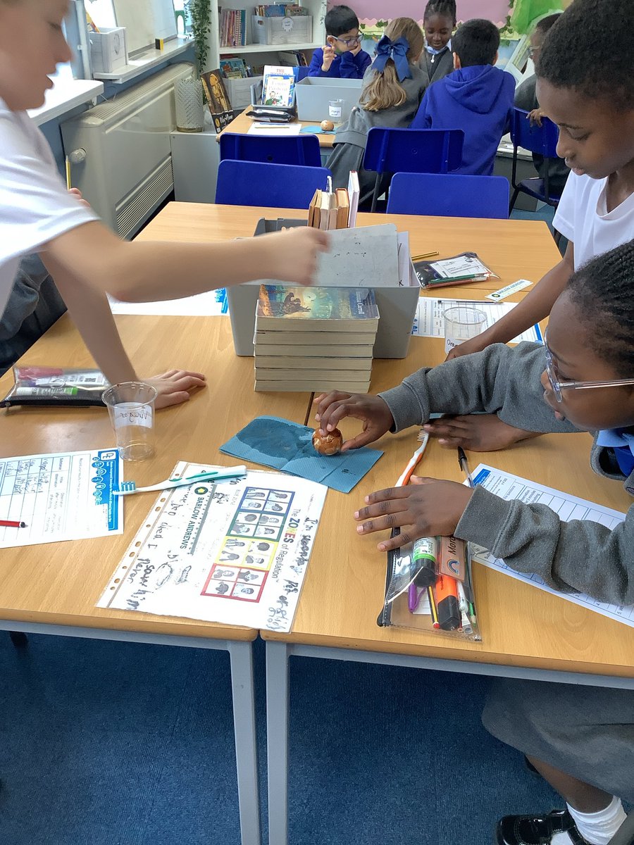 StEthelbertsRCP's tweet image. @DevelopExperts Here is Y4 investigating the effects of different liquids on the teeth. #makechristknown #makinglivesbetter @STOC_CAT