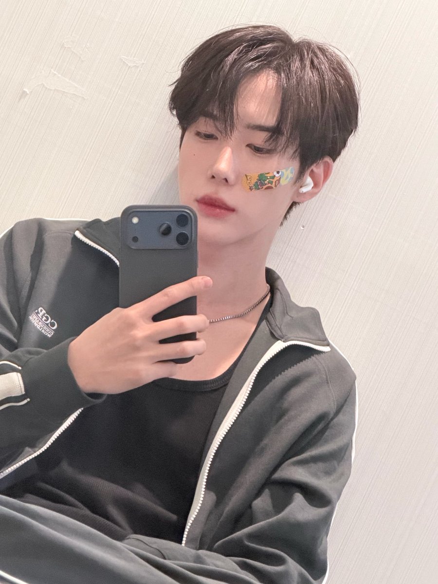 jongwoo central 🌙 tweet media