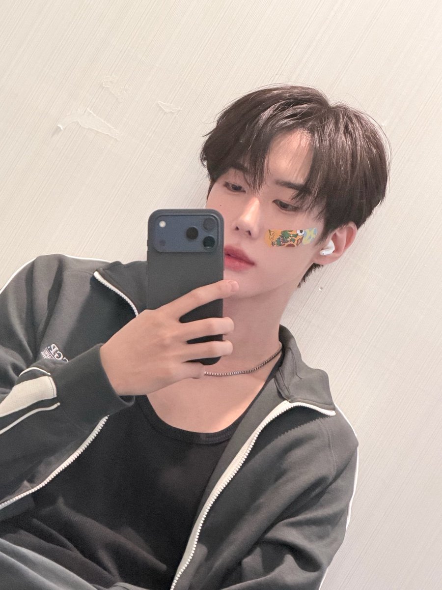 jongwoo central 🌙 tweet media