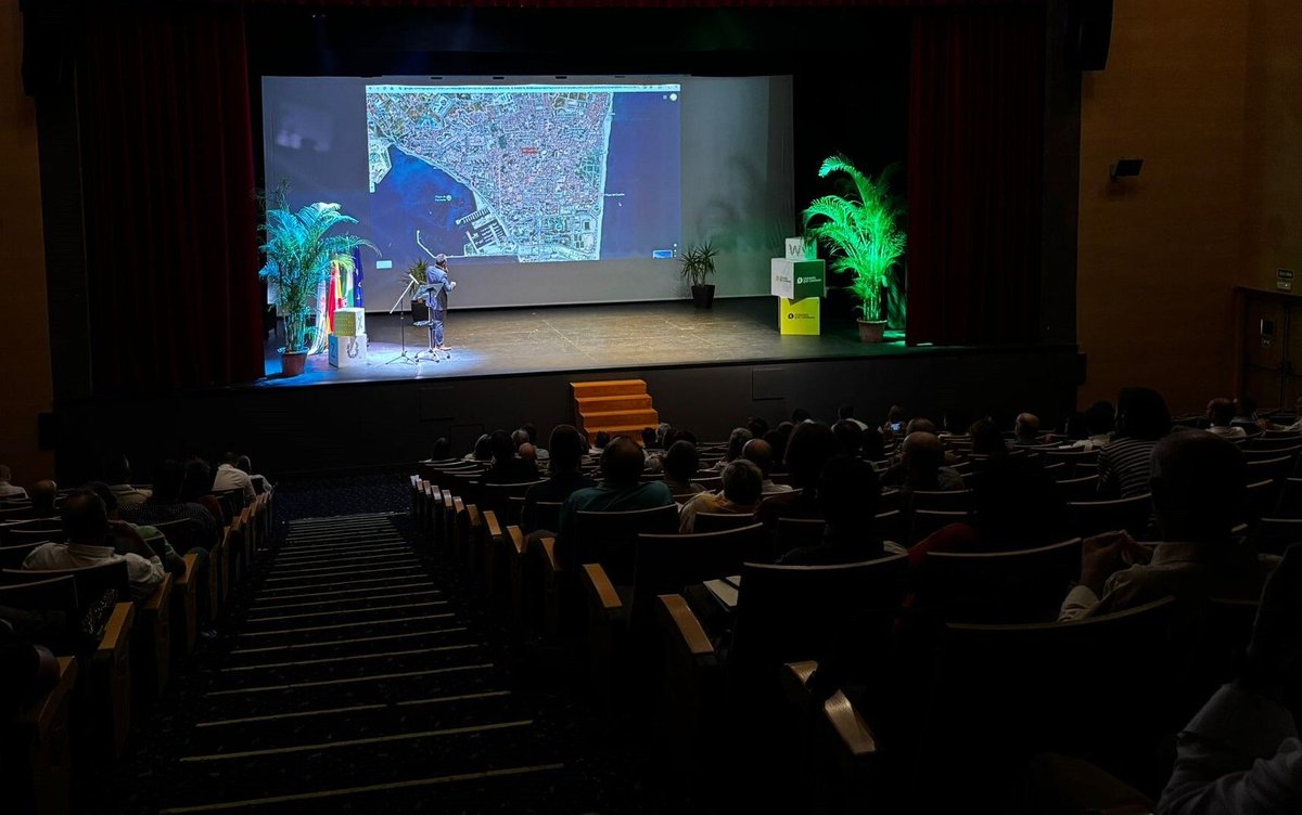 Juan Franco expone el ejemplo de La Línea en el Congreso Ciudades que Caminan, que finaliza mañana con una visita a Gibraltar 

ℹ️ buff.ly/1HqNQKe