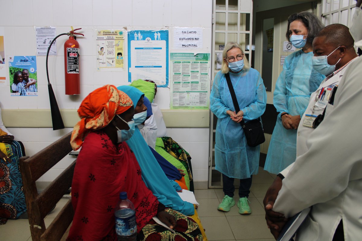 UNFPAMocambique's tweet image. 🏥 No 3º dia da missão conjunta da Embaixadora da Finlândia e da Representante do UNFPA a Nampula, profissionais de saúde e sobreviventes de fístula  partilharam histórias de coragem e recuperação no Hospital Distrital de Nacala-Porto.

#SaúdeMaterna #Empoderamento  #Parcerias