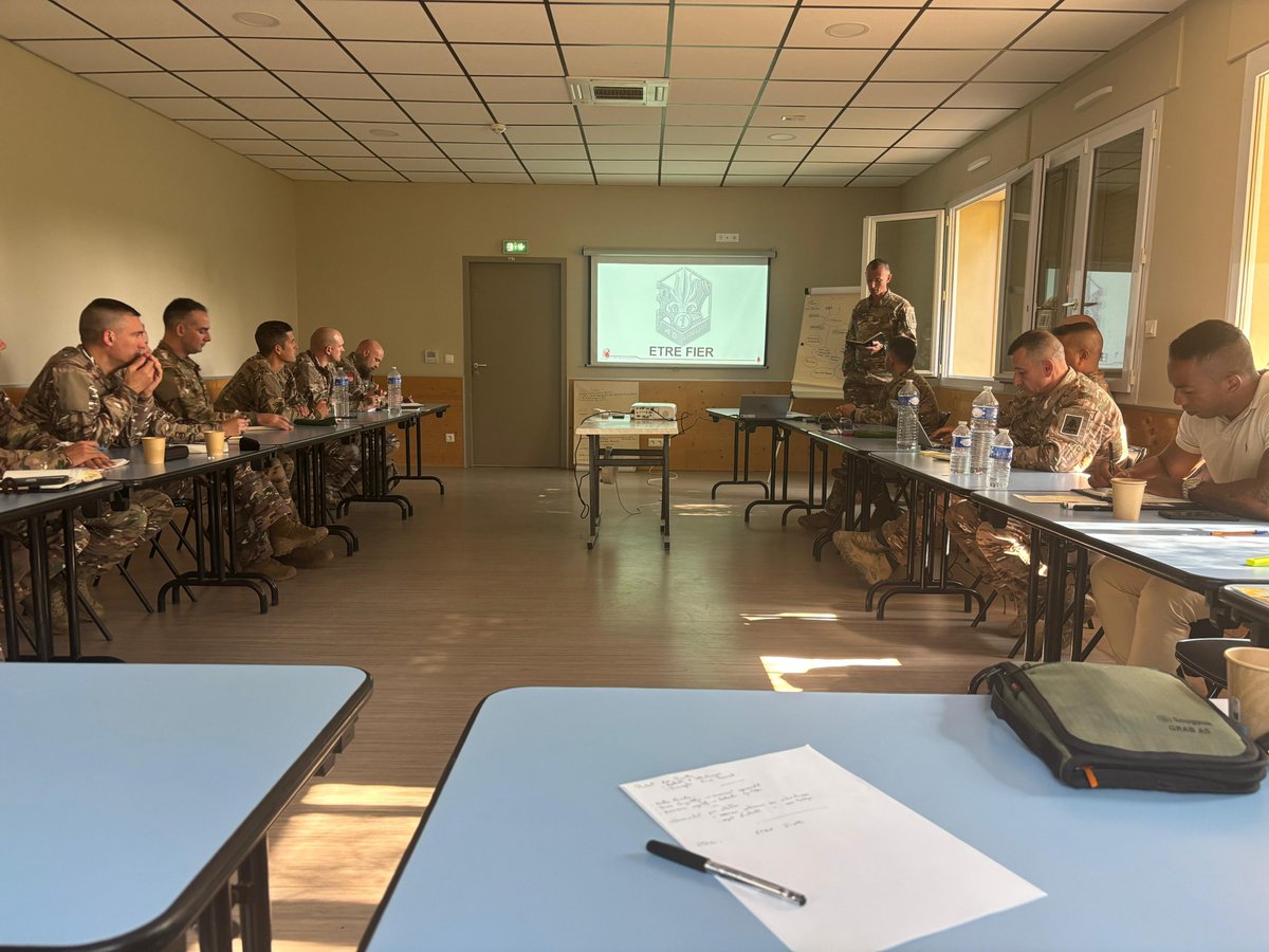 CDC1REG's tweet image. Séminaire de #commandement au #1REG : Cohésion et Vision pour 2026.
Ateliers, retours d’expérience et échanges pour renforcer l’esprit de corps.
Rendez-vous sur objectif #legionetrangere