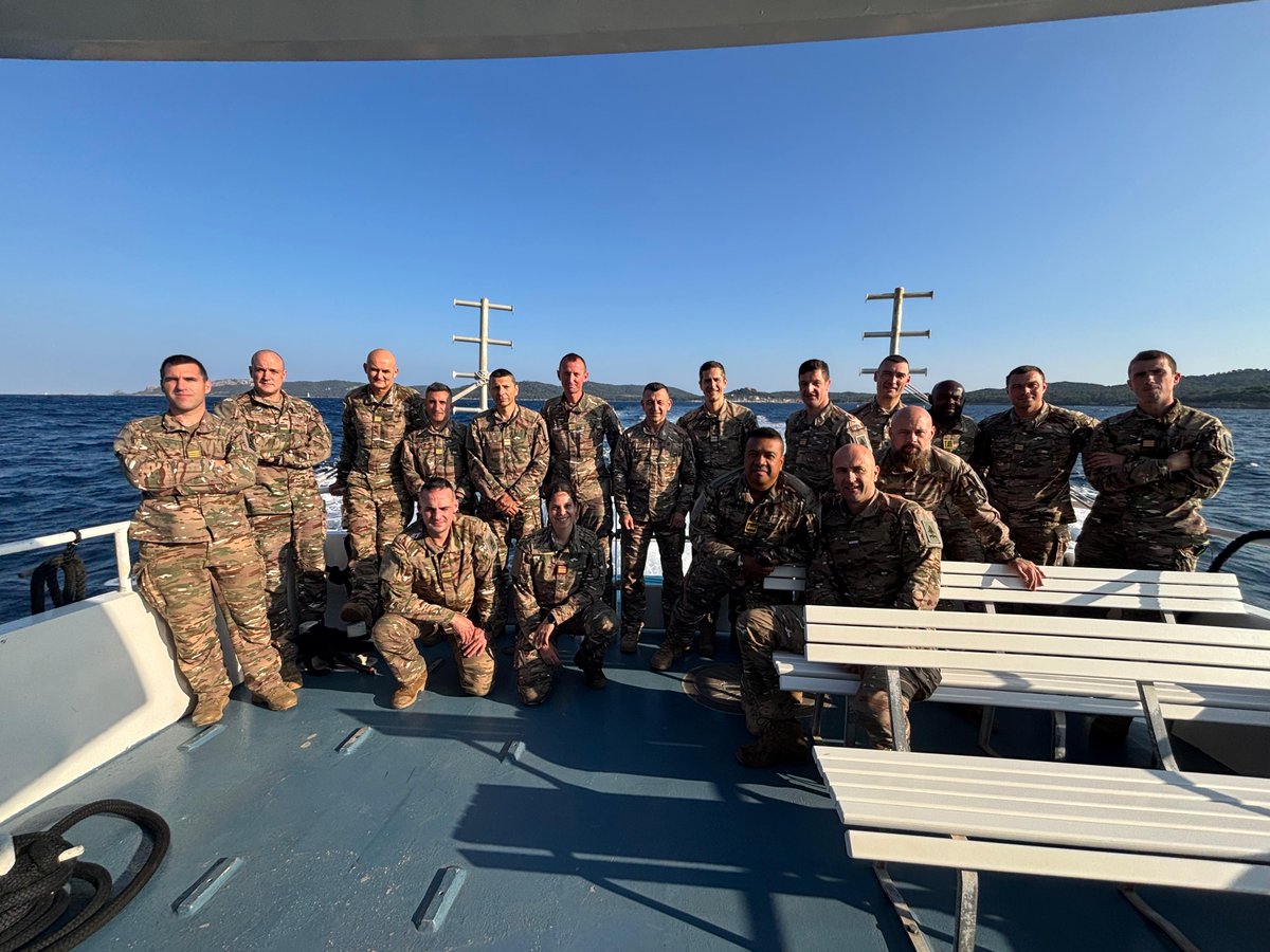 CDC1REG's tweet image. Séminaire de #commandement au #1REG : Cohésion et Vision pour 2026.
Ateliers, retours d’expérience et échanges pour renforcer l’esprit de corps.
Rendez-vous sur objectif #legionetrangere