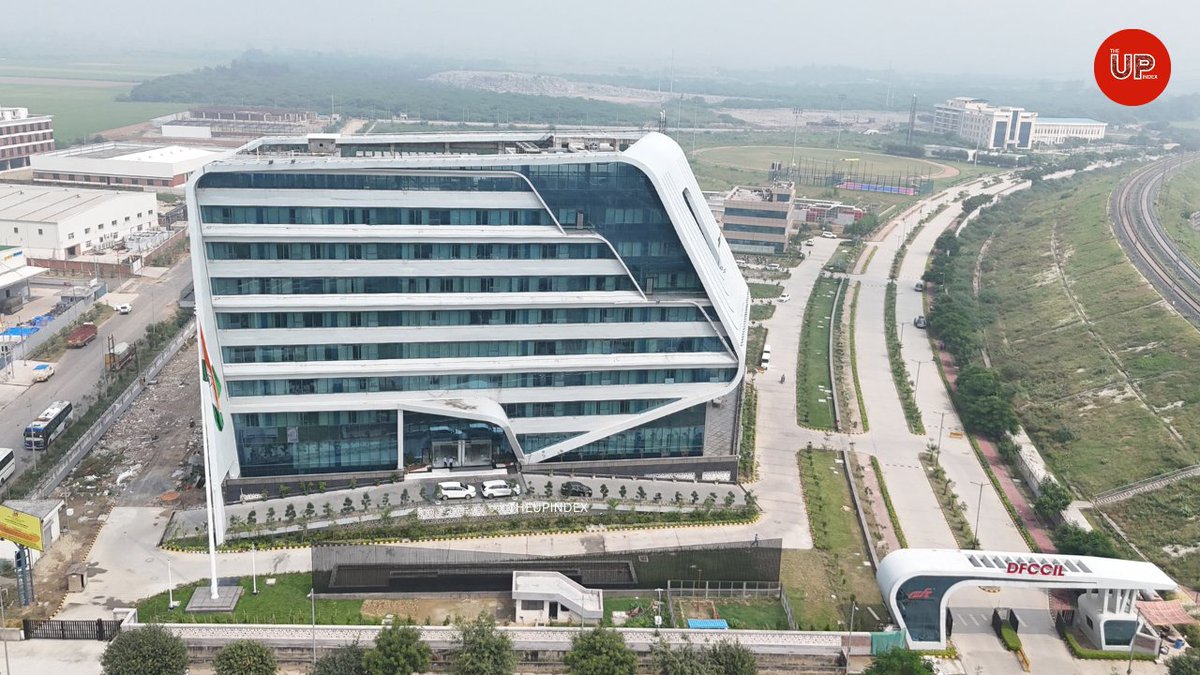 theupindex's tweet image. 📍DFCCIL HQ, Sector-145, Noida
Noida being the only junction point for both freight corridors, EDFC & WDFC, DFCCIL has established its HQs here right next to WDFC tracks.