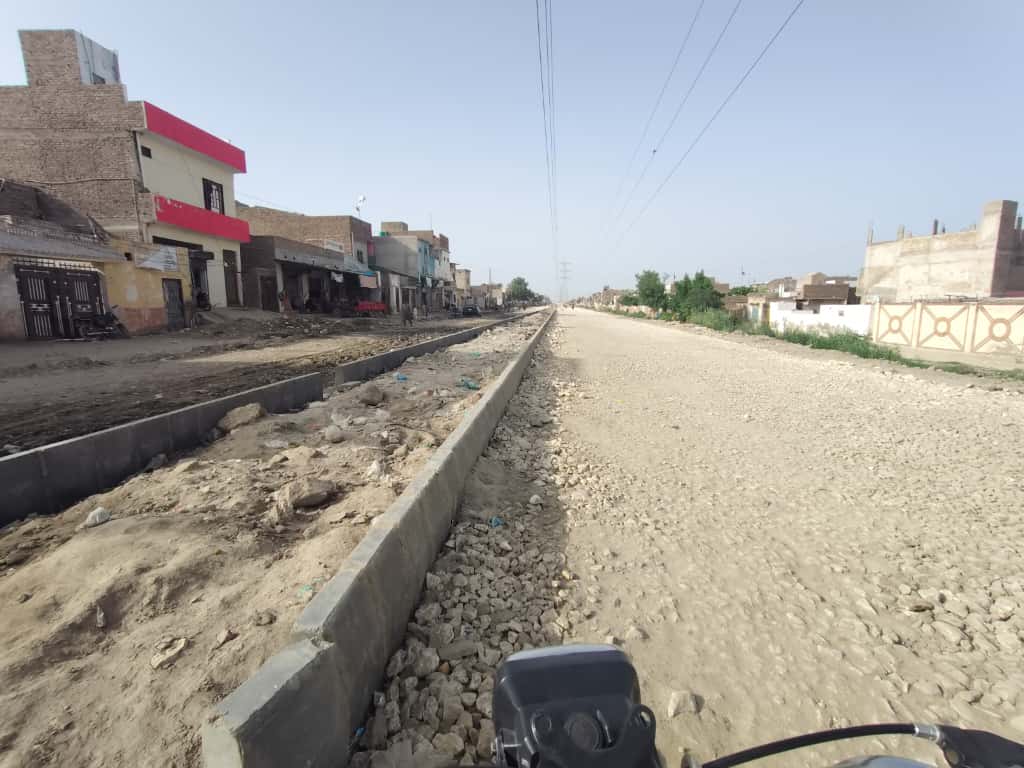 SabaZahoorppp's tweet image. Under the instructions of Mayor @KashifShoroPPP, road construction work in Wahido Wah is moving ahead swiftly. HMC is committed to ensuring safe and high-quality travel facilities for the citizens of Hyderabad. #Hyderabad #HMC #PublicService