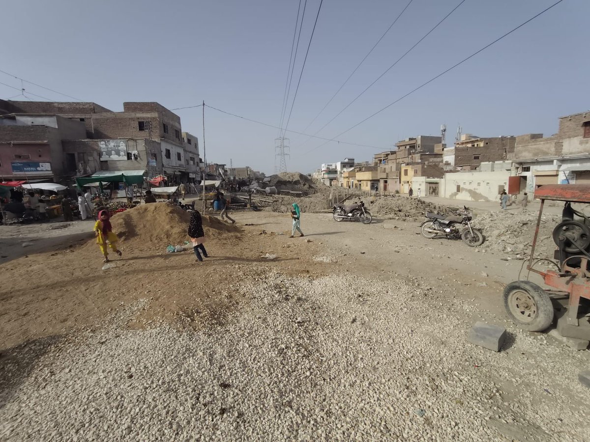 SabaZahoorppp's tweet image. Under the instructions of Mayor @KashifShoroPPP, road construction work in Wahido Wah is moving ahead swiftly. HMC is committed to ensuring safe and high-quality travel facilities for the citizens of Hyderabad. #Hyderabad #HMC #PublicService