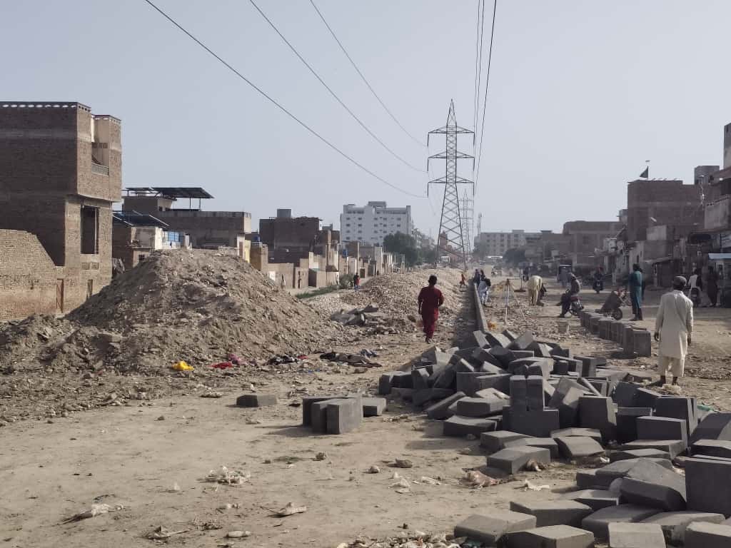 SabaZahoorppp's tweet image. Under the instructions of Mayor @KashifShoroPPP, road construction work in Wahido Wah is moving ahead swiftly. HMC is committed to ensuring safe and high-quality travel facilities for the citizens of Hyderabad. #Hyderabad #HMC #PublicService