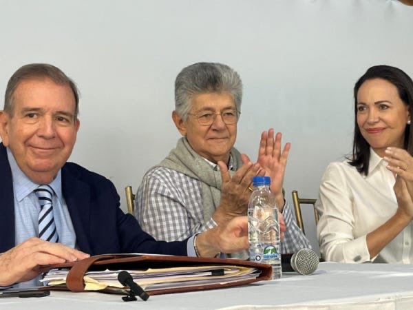 Hoy está de cumpleaños <a href="/hramosallup/">Henry Ramos Allup</a> 
líder histórico de <a href="/ADemocratica/">Acción Democrática</a> 

Que Dios le conceda mucha dicha y salud, para continuar guiando al pueblo adeco.