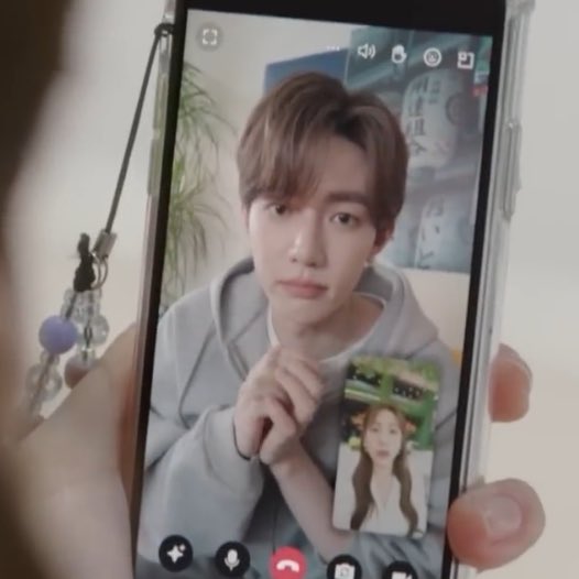 아~~👇이만큼귀여운 강아쥐얼굴을하고잇어서   여친만나러오랜만에한국가기로한 당일날 파투내고  신발사서돈없어쏘리쏘리ㅠ 사과하는 잔인한장면일거라고는생각도몬핸네