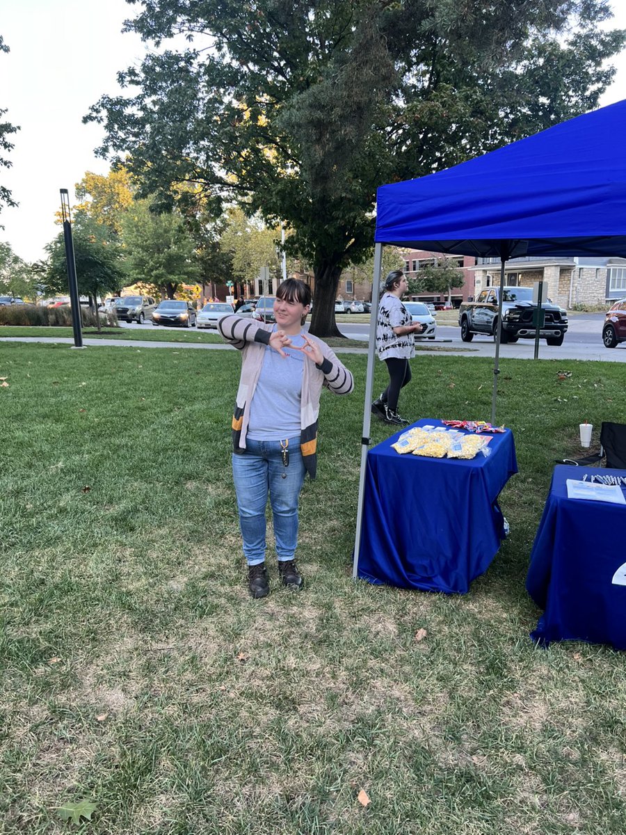 figfcu's tweet photo. Our Overland Park branch had a great time at Movie Night under the stars! 🎬✨
Thanks to everyone who joined us! 🙂
#MovieNight #CommunityFun #OverlandPark #FIGFCU #UnderTheStars https://t.co/6yzuiLDjvd