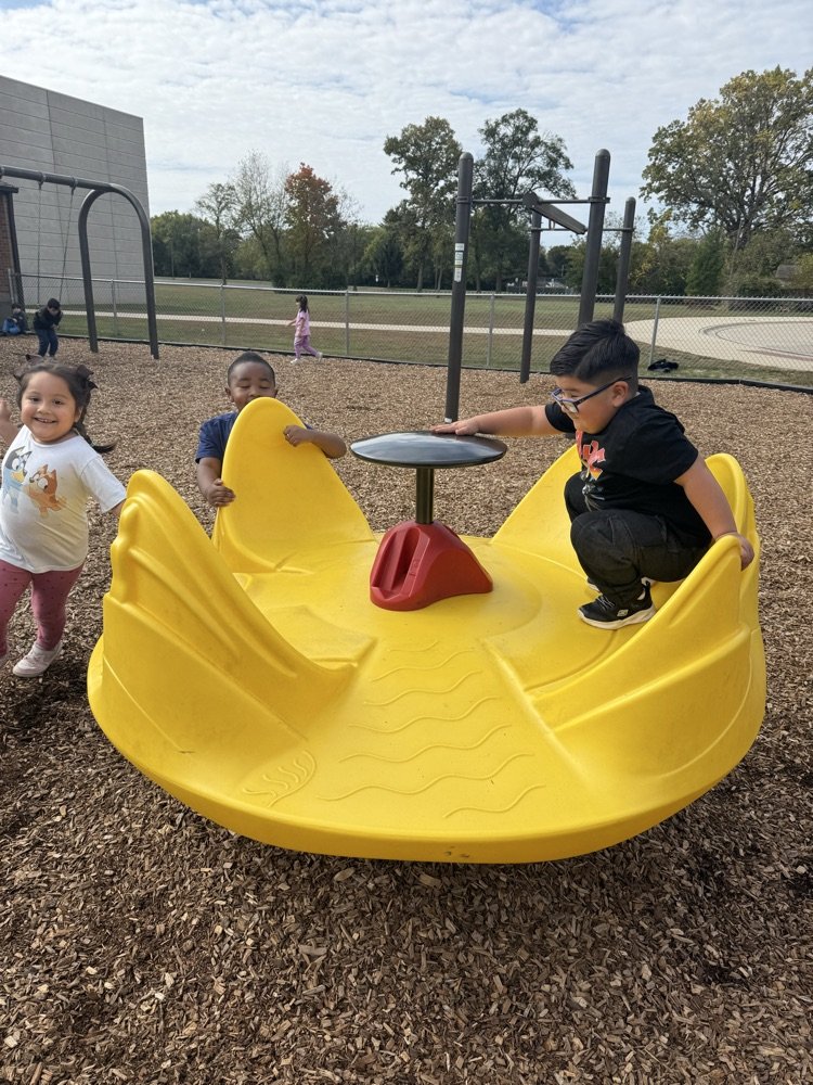 BPD3HW's tweet image. Our Howe Bears know how to make the most of a beautiful fall day! 🍂 Recess fun, laughter, and friendship filled the playground today. #HoweBears #LearnLeadSucceedBPD3 #recessfun