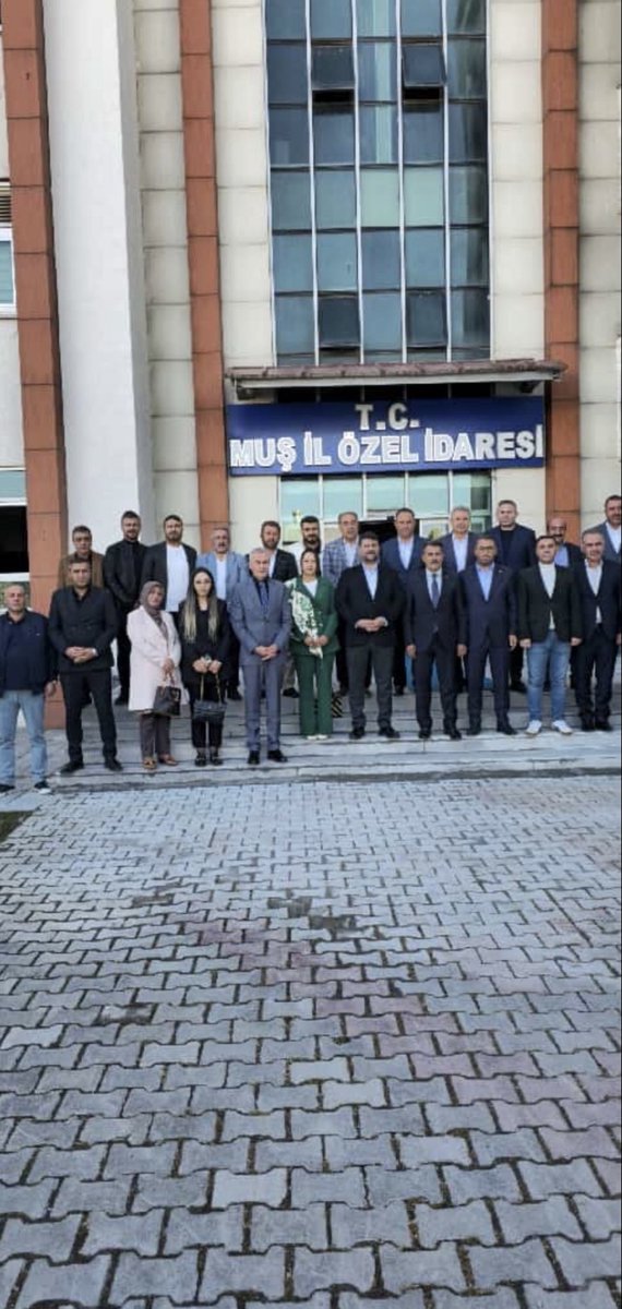 İl Başkanımız Sn. <a href="/MelikEmre1/">Melik Emre</a>, Başkanımız Sn. <a href="/AvErdalSenturk/">Erdal Şentürk</a> ,Kadın Kolları Başkanımız Sn.<a href="/Tugbaboydak_49/">Tuğba</a> ve teşkilatımız ile birlikte Muş İl Özel İdaresi Genel Sekreterliğini ziyaret ettik. İlgilerinden dolayı Sn. <a href="/SEYHMUSYENTUR/">ŞEYHMUS YENTÜR</a> ve heyetine teşekkür ederiz.