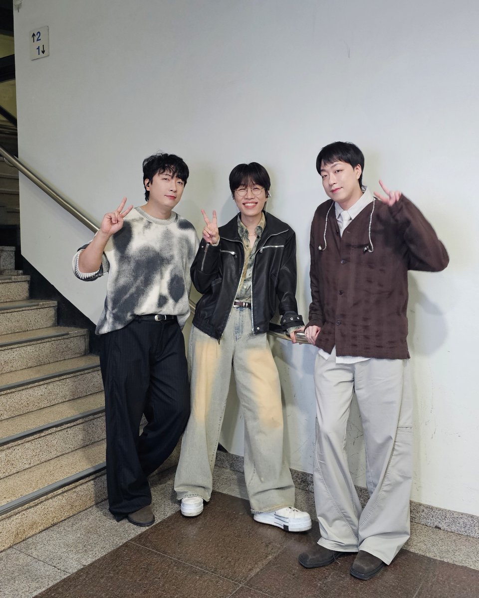 band_SORAN's tweet photo. 더 시즌즈 '10CM의 쓰담쓰담'에서 선보인 신곡,
'사랑한 마음엔 죄가 없다'와 '꿈을 꿨어'
많은 사랑 부탁드립니다 💙

#소란 #SORAN
#고영배 #서면호 #이태욱
#DREAM #사랑한마음엔죄가없다 #꿈을꿨어 #더시즌즈 https://t.co/7JsmJHWmSW
