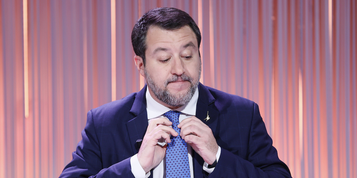 sergio_scorza's tweet photo. Dal 01/01/2027 età pensionabile sale a 67 anni +3 mesi: la + alta d'Europa. Aumento colpirà la quasi totalità dei lavoratori italiani pubblici e privati.Nella foto il pagliaccio che tuona da un decennio vs la riforma Fornero ma è sempre lì, al governo 
#PENSIONI #Salvini #manovra https://t.co/VpIGsGLh99