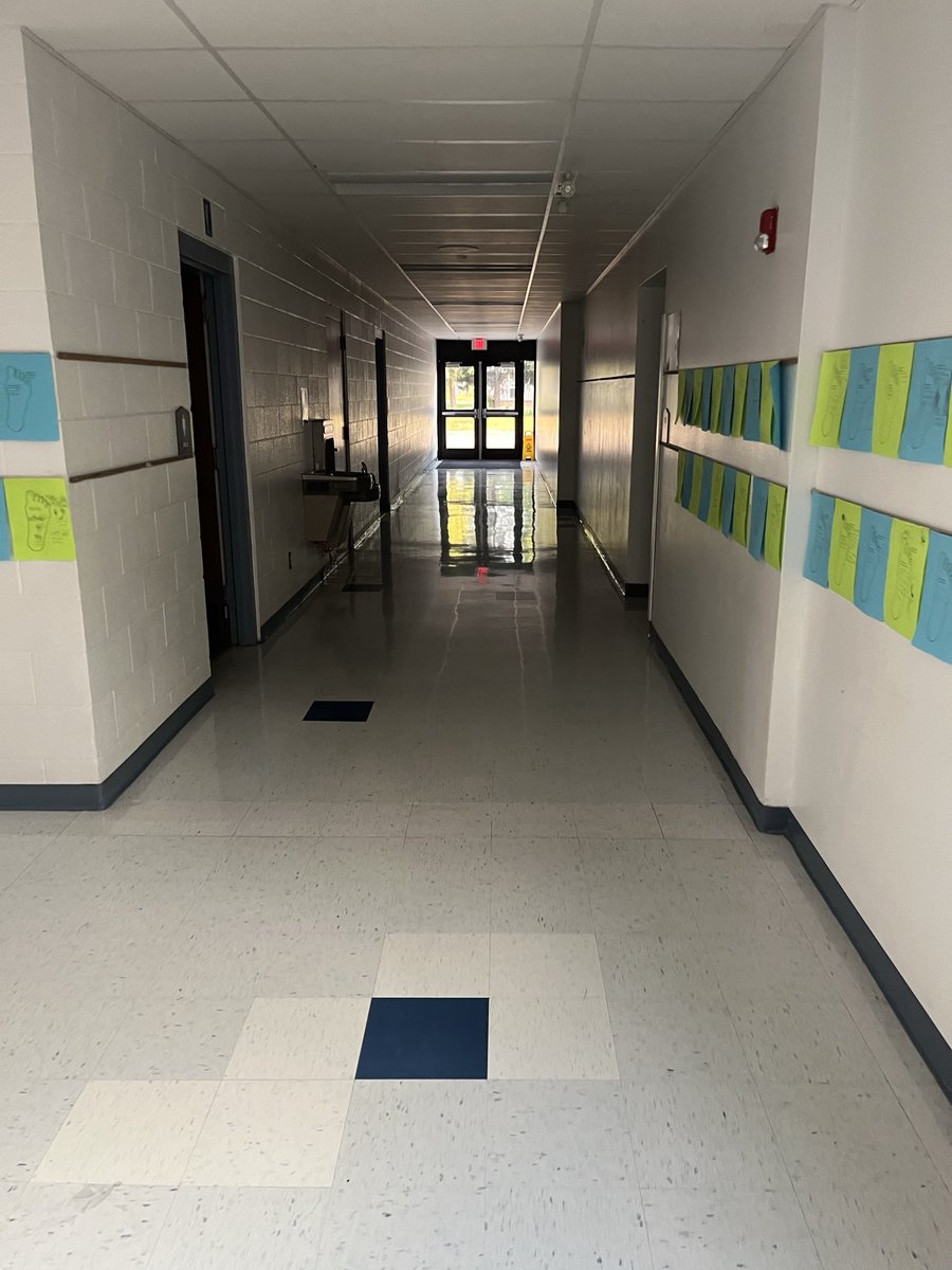 IT_guy8706's tweet photo. Empty hallways, no noise. Nothing happens right? 

This is where that magic curtain happens. The work behind the scenes to make sure networks stay up, make sure things just “work” as intended.

#PeaceAndQuiet #NetworkDownTime https://t.co/W1PY0YxFmo