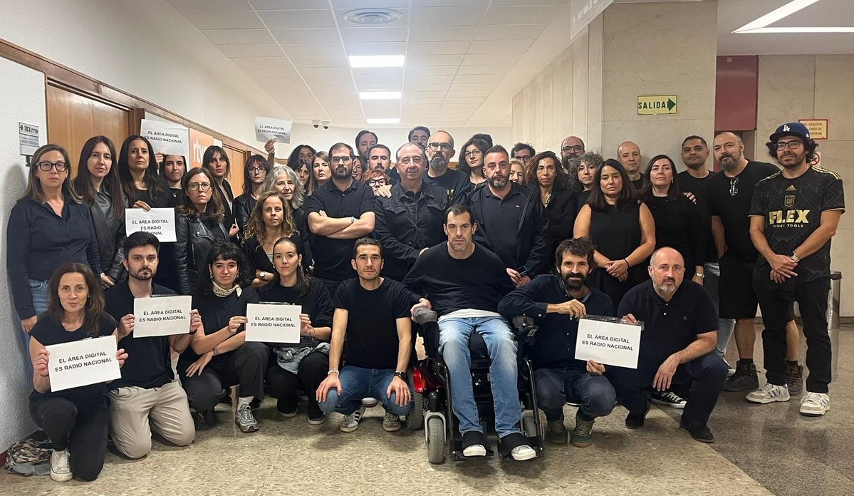Elena Guijarro (@elenaguijarro29) on Twitter photo Pido VALENTÍA a la dirección de <a href="/rne/">Radio Nacional</a> y de <a href="/radio5_rne/">Radio 5</a> para proteger lo que llevamos AÑOS construyendo entre todos. Sigamos juntos. TALENTO! Pido VALENTÍA a la dirección de <a href="/rne/">Radio Nacional</a> y de <a href="/radio5_rne/">Radio 5</a> para proteger lo que llevamos AÑOS construyendo entre todos. Sigamos juntos. TALENTO!