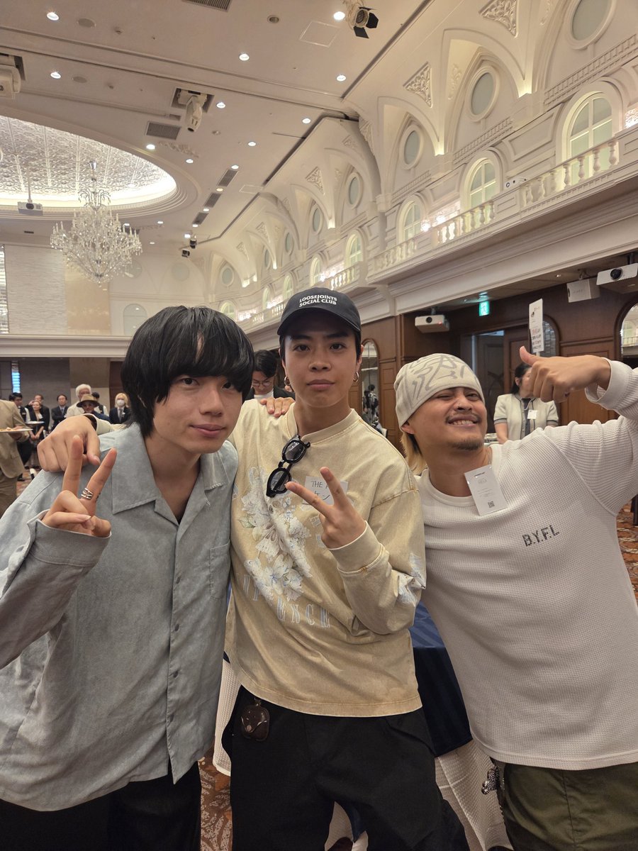 答えは、パーティーの時のちっぽけくんの衣装でした
#ZERO8 #WATWING 
 #八村倫太郎　 #REIJI  
#FMヨコハマ40周年  
#大橋ちっぽけ
