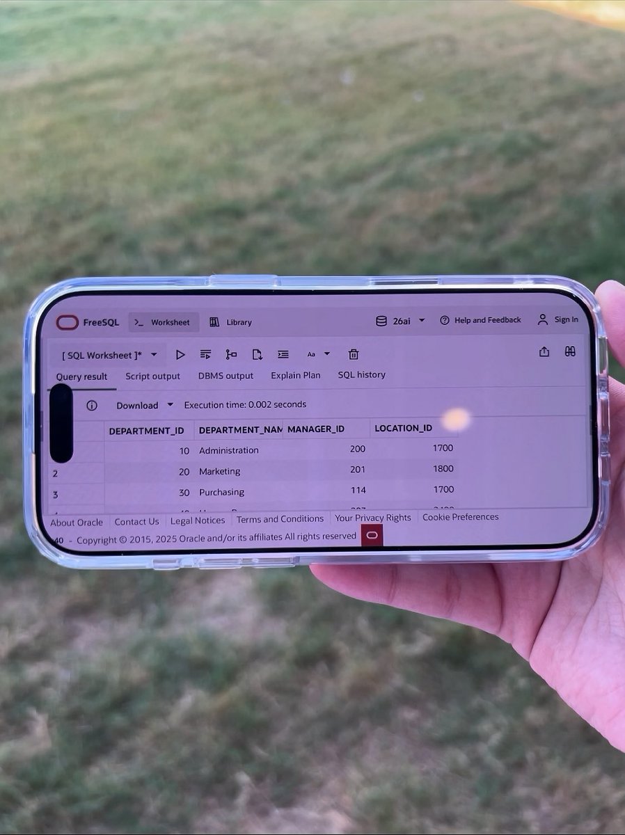 pilatesdev's tweet image. LiveSQL looks good on my new iPhone 😗🤌🏽 livesql.oracle.com