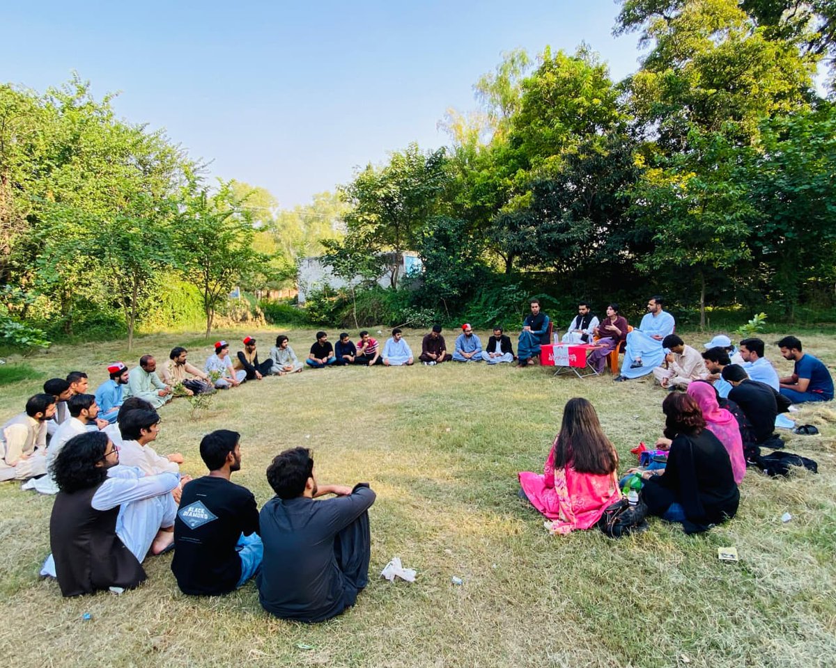 ProgStudentsFed's tweet image. Glimpses from today&apos;s study circle by PSO and PrSF NUML at ICMA Park in which many students participated. The circle was led by Federal General Secretary PrSF, Comrade Fatima Shahzad, on the topic of Connecting Struggles of Oppressed National and Classes in Pakistan to Palestine