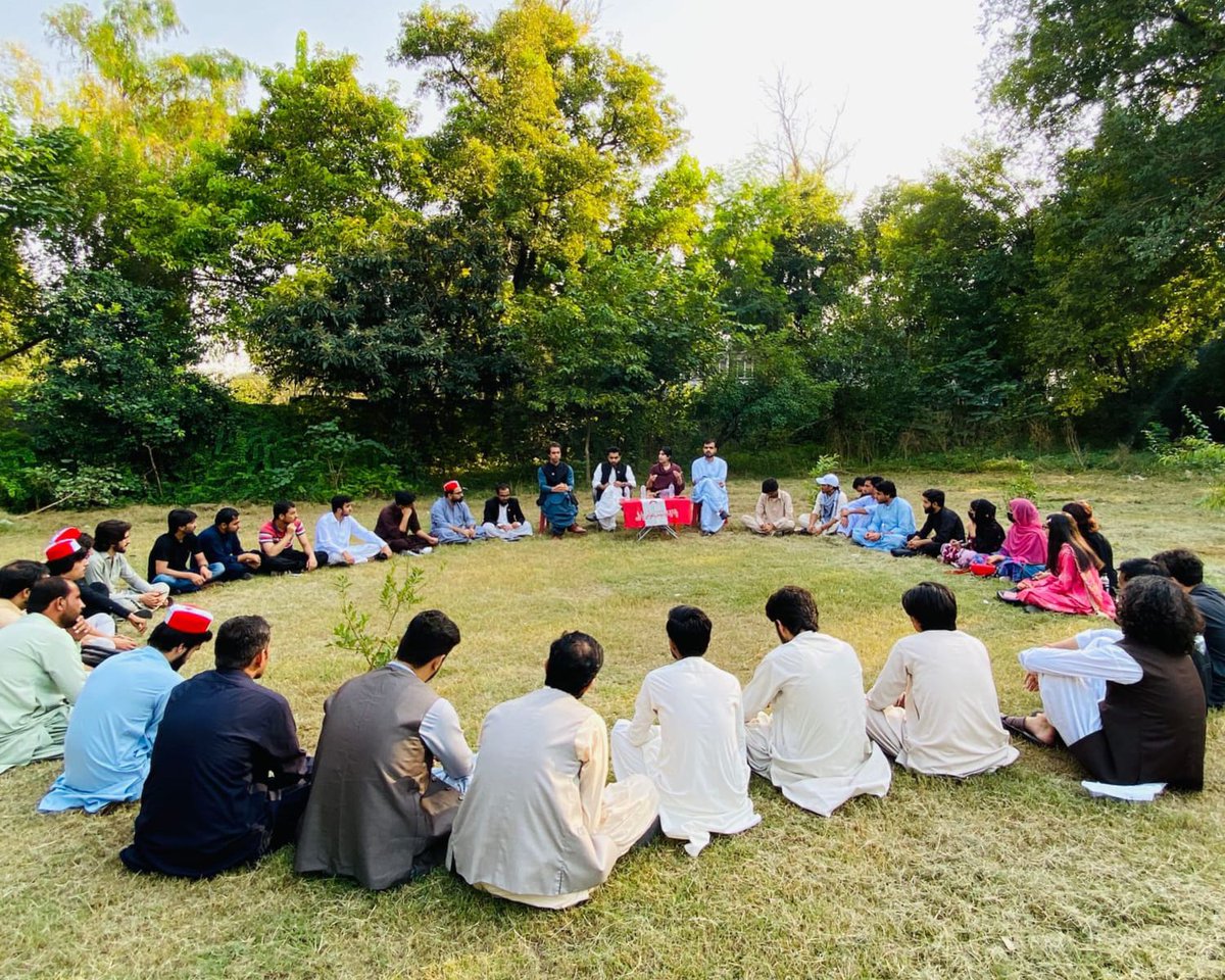 ProgStudentsFed's tweet image. Glimpses from today&apos;s study circle by PSO and PrSF NUML at ICMA Park in which many students participated. The circle was led by Federal General Secretary PrSF, Comrade Fatima Shahzad, on the topic of Connecting Struggles of Oppressed National and Classes in Pakistan to Palestine