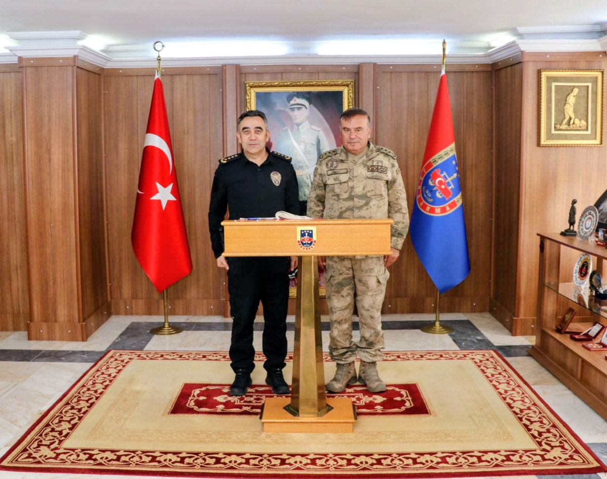 Kars İl Emniyet Müdürümüz Sayın Murat Abdullah TOMBUL, İl Jandarma Komutanımız Jandarma Albay Sayın Yusuf Mutlu GENÇ'e iade-i ziyarette bulunmuştur.