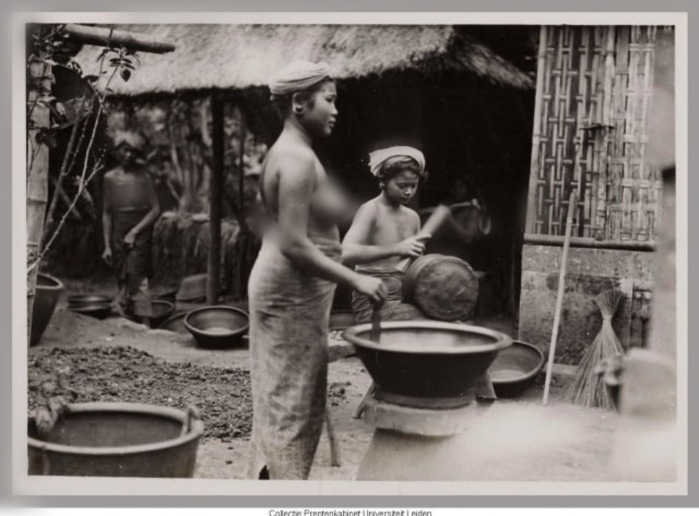 Maka bisa dipahami, kalau mental &amp; nalar kalian, masih berada di tahun 1912.
__________

Tapi, baru saja saya membayangkan, jika orang² dari masa lampau ( th.1680 - an) yg ada dalam foto ini, menembus lorong waktu.

Lalu, tadi pagi sekira pkl. 09.45 WIB,  mereka masuk ke sebuah