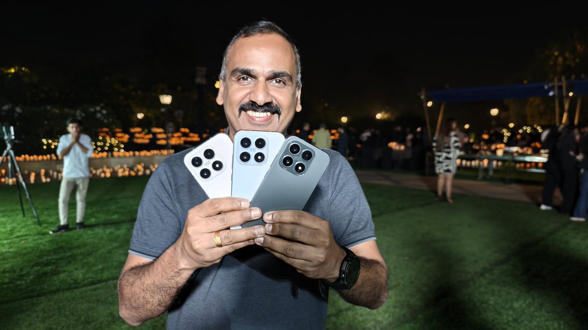 nirmaltv's tweet image. Hands on with the #Xiaomi17, pretty compact form factor and still has a 7000mAh battery, I particularly liked the white color of the phone