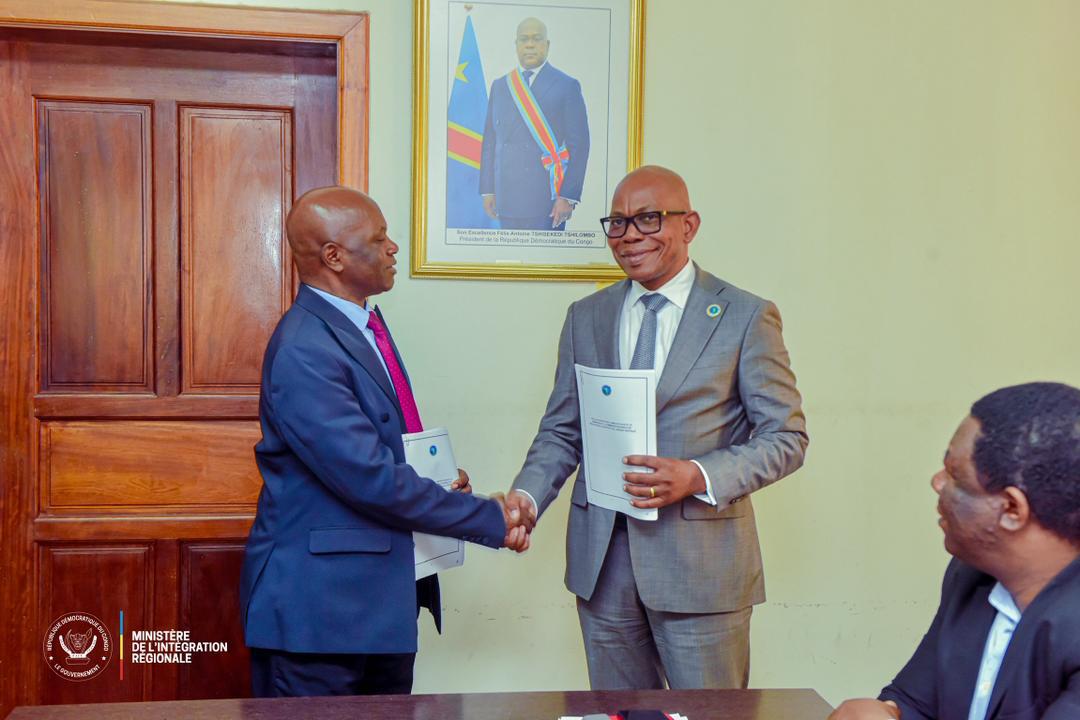 Implantation du siège de la CORREAC à Kinshasa 🇨🇩
La CEEAC salue les avancées majeures de la RDC :
- Contributions statutaires régularisées
- Bâtiment jugé conforme
- Accord de siège en cours de validation

🔗are.gouv.cd/implantation-d…

<a href="/AREDRC1/">A.R.E/RDC</a> #CORREAC #CEEAC #IntégrationRégionale