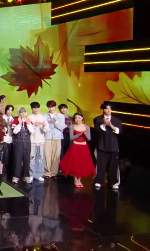Onewe, Hwasa and Yunho standing side by side?!?? like whattttt
