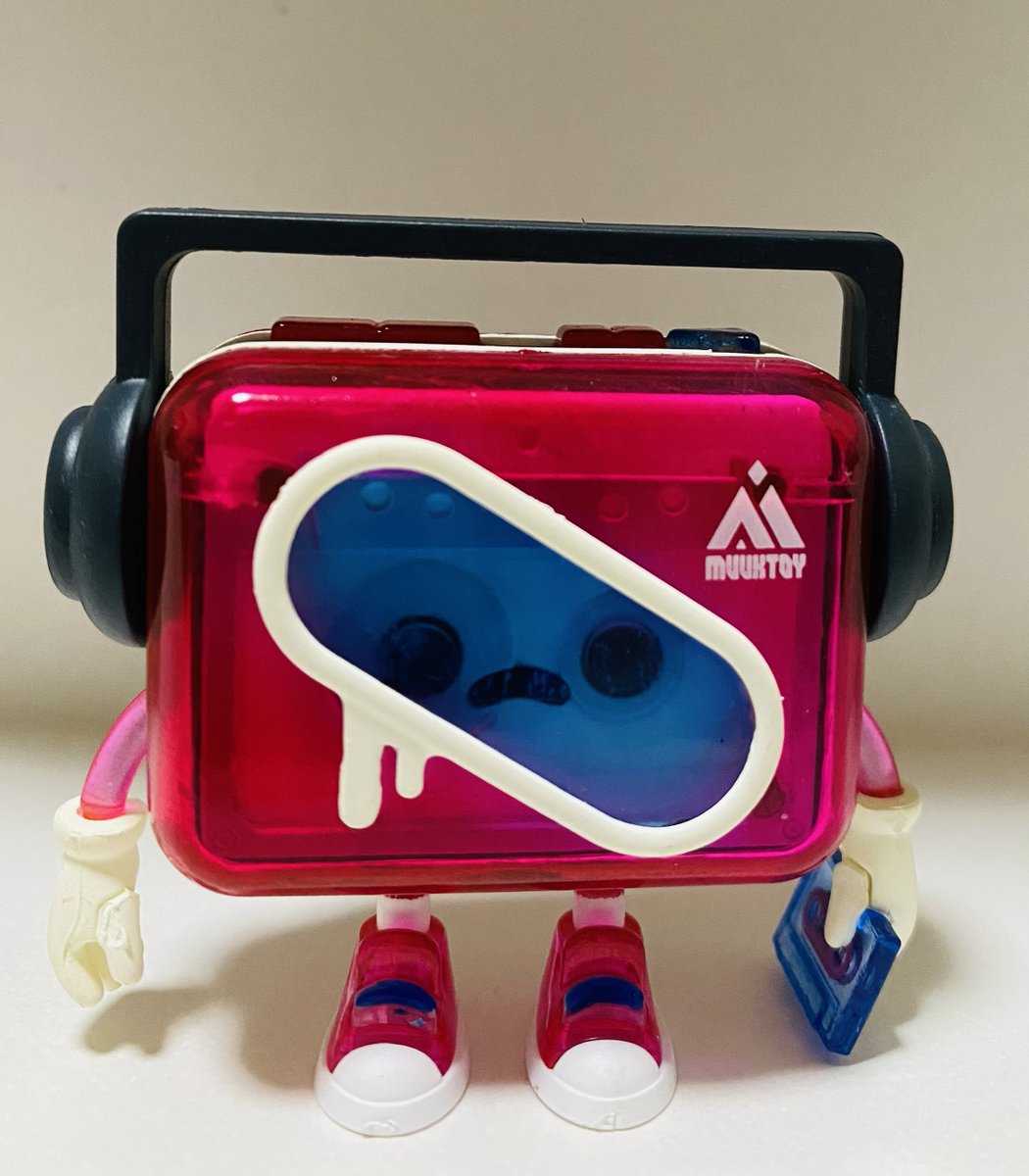 aki252539a's tweet photo. カセットプレイヤーボーイ 🎧♪
#MUUKTOY 🥛
HUMAN ROBOT
#bodemon
#ケンエレファント
ヘイ！クマティ 2
#heykumat 集めたくなる https://t.co/ZCGlJU25SD