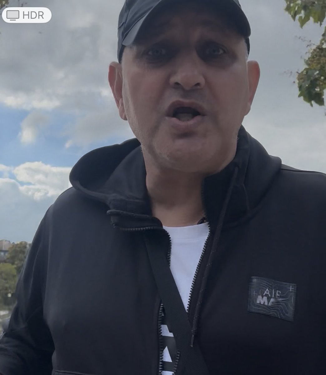 IiiSergay's tweet photo. #policenational #gendarmes #eiffletower #parisscams #CRS 
#parispickpockets#paristourists 
Where is the ball” scammer &amp; thieves caught in the act at Eiffel Tower.  Once again we see the same rats robbing Tourists. Don’t engage. How is this allowed? Open unchallenged theft. https://t.co/U9ae6NePLz