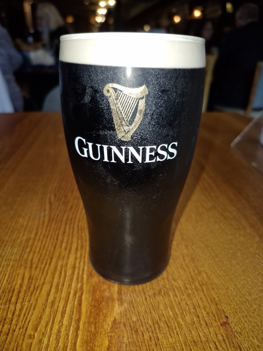 daveharmoniser1's tweet image. Ich war wegen Rückenschmerzen arbeitsunfähig. Der polnische Arzt hat mir Naproxen und ein Multivitaminpräparat verschrieben. Dave tut, was der Arzt sagt. 😉😂👍