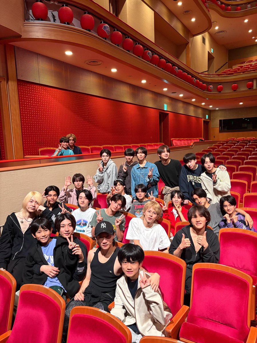 【 🎪Theater 】

B&amp;ZAIが主演をつとめる
舞台『 #ANDO 』
本日、大阪公演初日を迎えました🏯🐙

大千穐楽まで一緒に駆け抜けていきましょう🎼🎨🖌️

#BandZAI
#橋本涼 #矢花黎 #今野大輝 #菅田琳寧 #本髙克樹 #鈴木悠仁 #川﨑星輝 #稲葉通陽

#千井野空翔 #竹村実悟 #田仲陽成 #松浦銀志 #羽村仁成