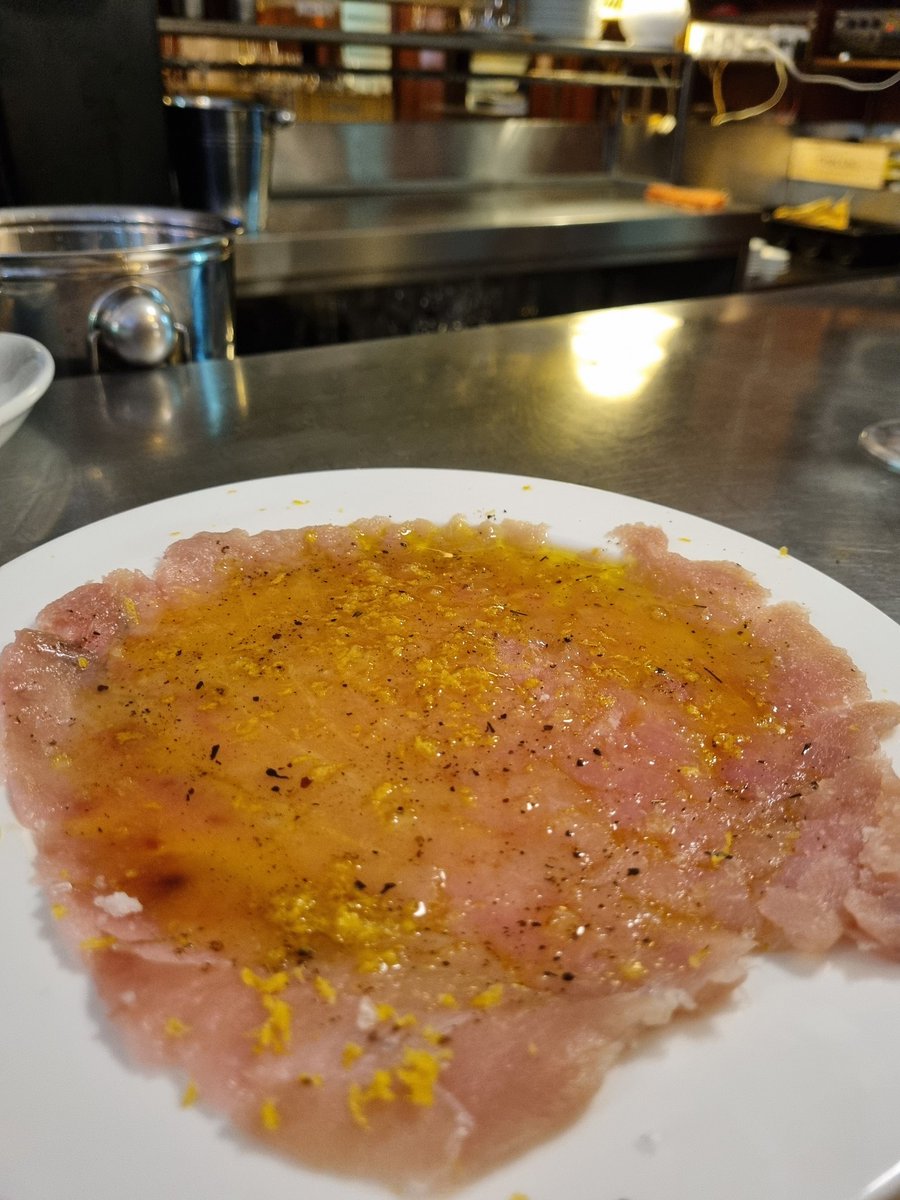 lorden68's tweet photo. Fantásticoas anchoas casera con mantequilla y crudo de bonito, con un vino fuera de serie en #LaCapa menudo salto en la cocina oigan, las vacaciones les han sentado muy bien. https://t.co/UeWdIH18wk